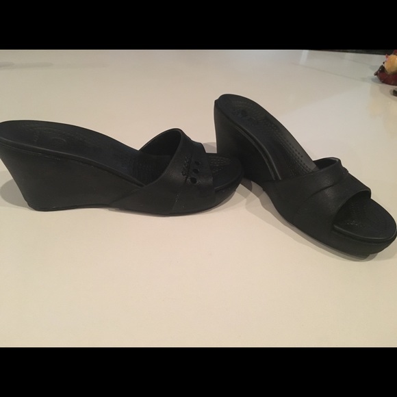 Crocs Size 8 listing is for both💃🏻👠 - Picture 4 of 8